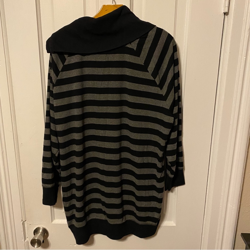 Button Collared Sweater - Picture 5 of 7